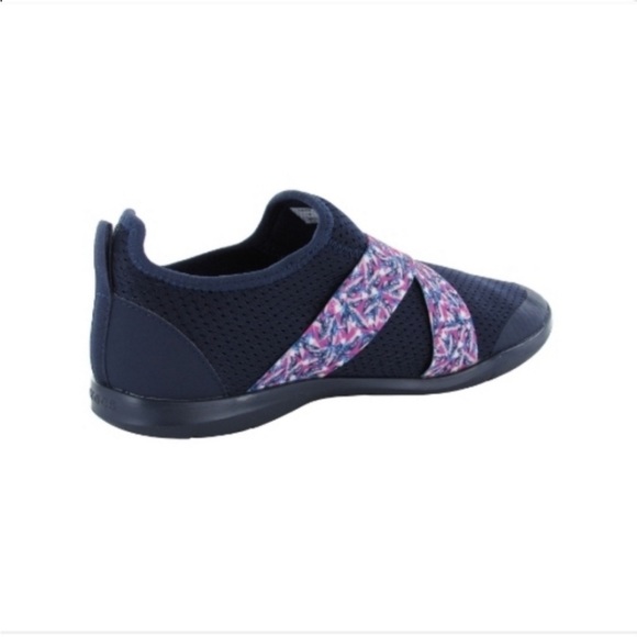 NWT Crocs Swiftwater Cross-Strap in Navy Blue/Jean Size 6 - Picture 2 of 5